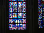 Chartres Glasfenster im inneren der Kathedrale von Chartres.